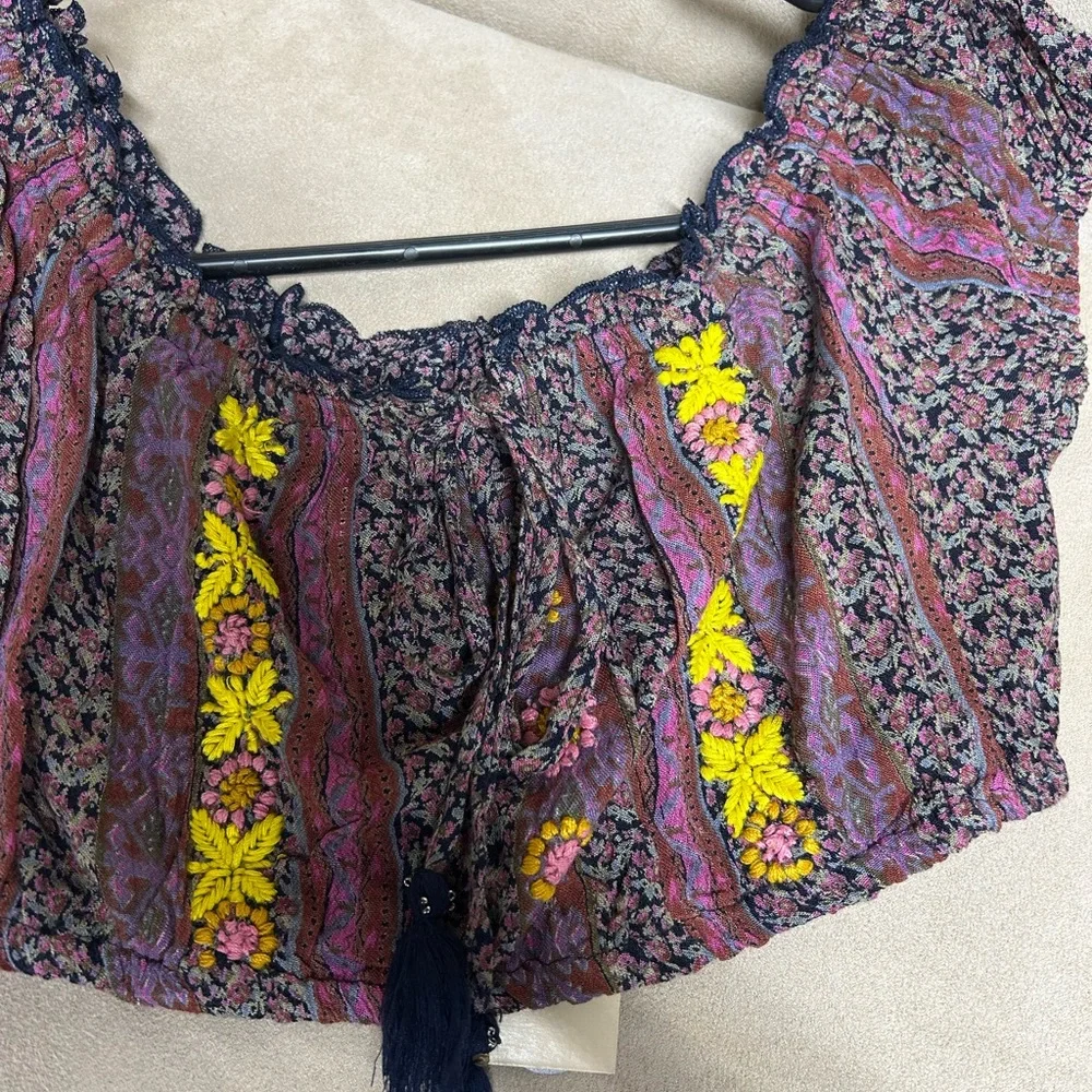 Size Small Raga Embroidered Crop Top NWT - Picture 3 of 9